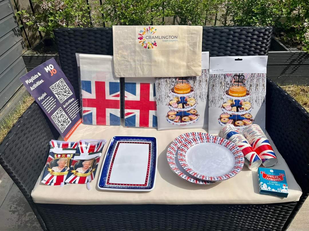 mojocommunityne's tweet photo. 👑 Today we have been out delivering the rest of the Cramlington Jubilee bags for people to use over the Bank holiday to celebrate the Platinum Jubilee.

#JubileeWeekend #Jubilee #queensjubilee #JubileeCelebration #HM70 https://t.co/7qBJj75N3a