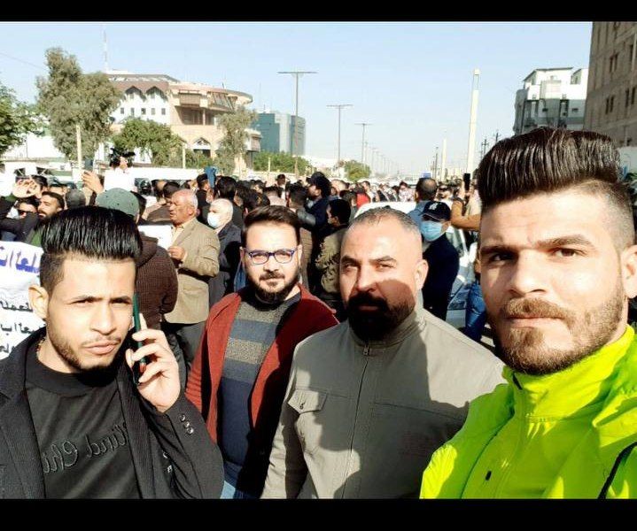 #الاوايل_تستغيث_بالصدر 
الأوائل تطالب بالاتي :
١_ ادراج فقرة تعيين الاوائل
 (قانون67) ضمن قانون الأمن
 الغذائي.
٢_ الغاء كتاب استبعاد نصف
 الأوائل و الصادر من الدائرة القانونية
 للأمانة العامة لمجلس الوزراء من
 دون وجه حق.8