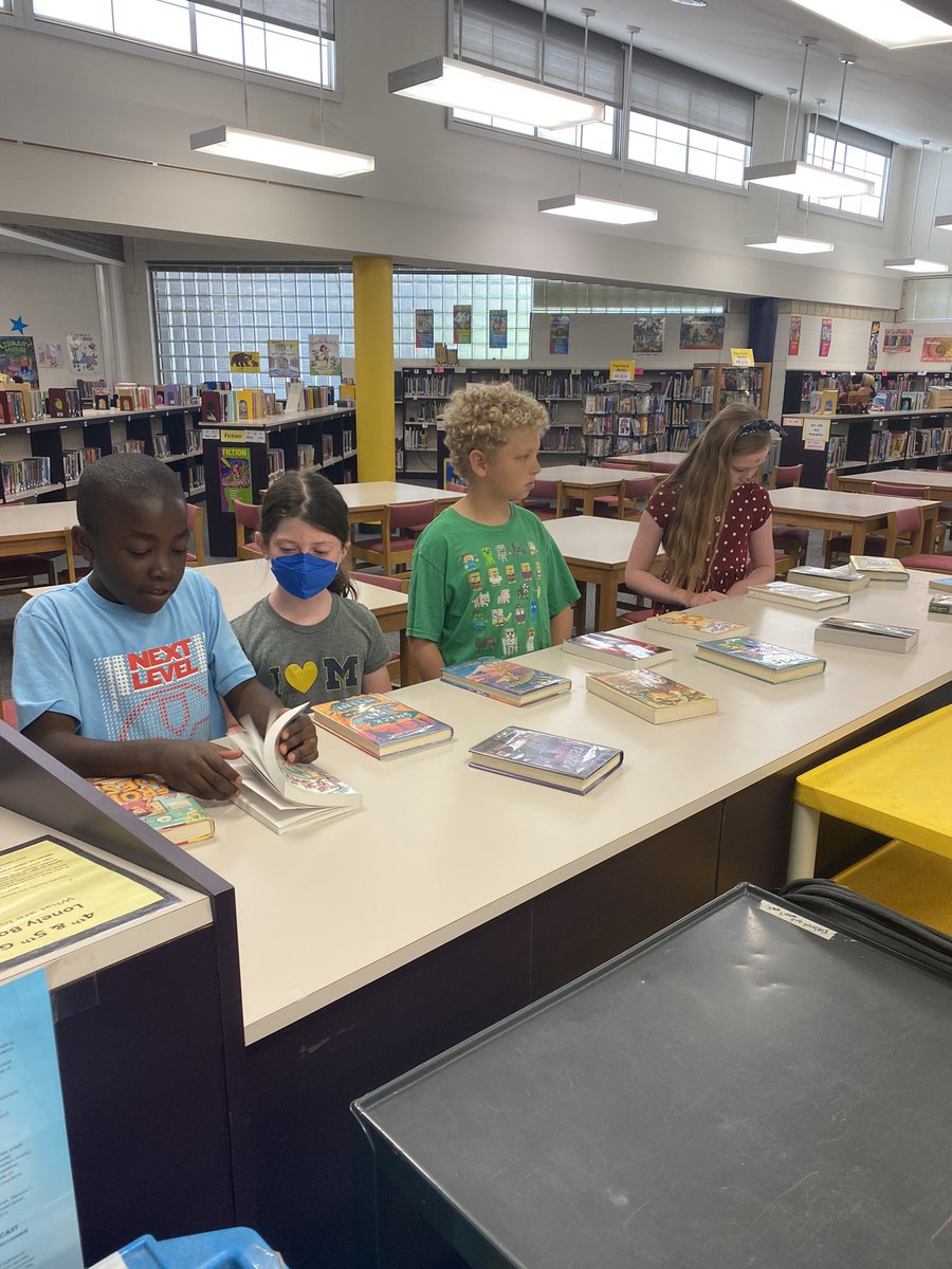 EasleyYr's tweet photo. I love meeting with current 3rd graders to talk about joining #BattleoftheBooks next year. I know our team will be amazing! #EasleyReads https://t.co/GWnf3CSfqL
