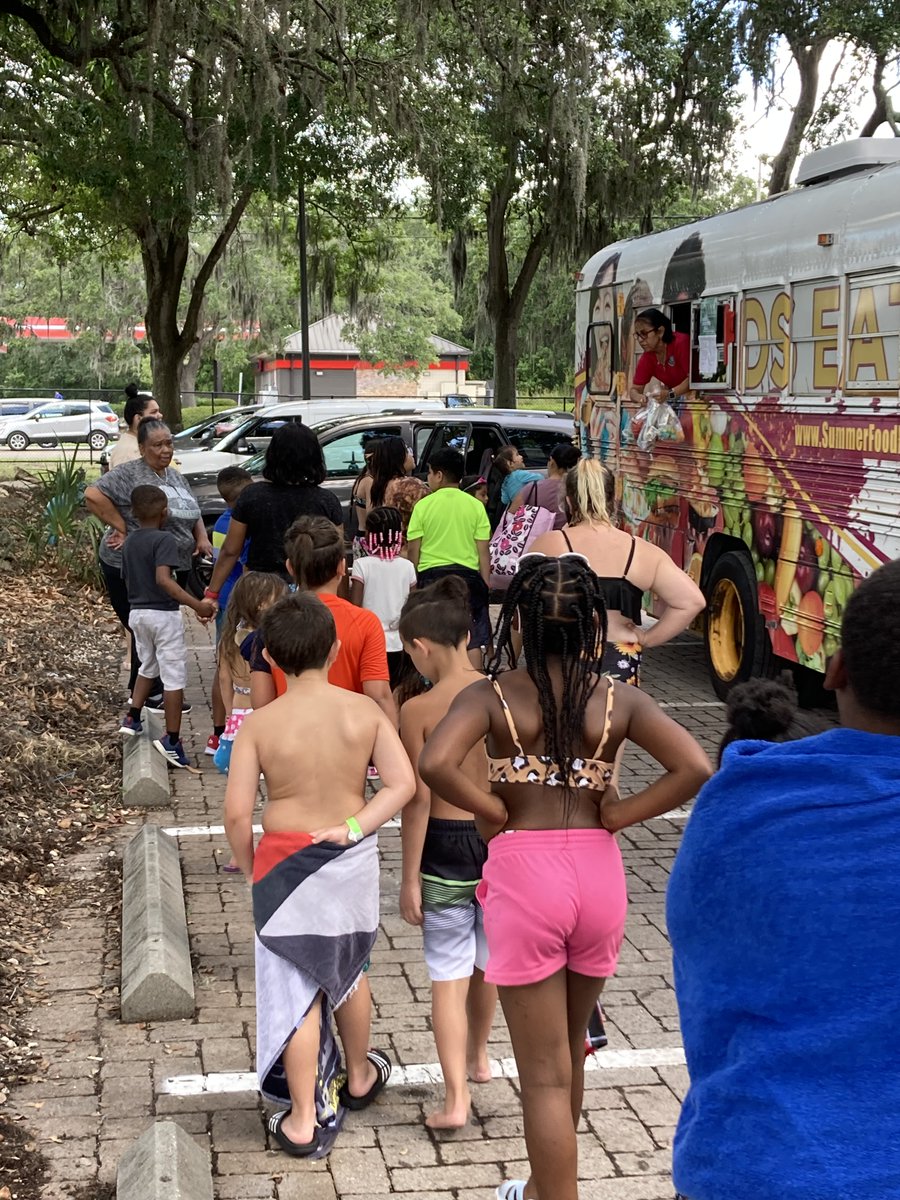 The District is providing free summer meals for all kids and teens, ages 18 and under. Free meals are provided for students attending district summer programs, as well as various local summer camps, community centers and churches.
#ManateeSchoolsGoodNews