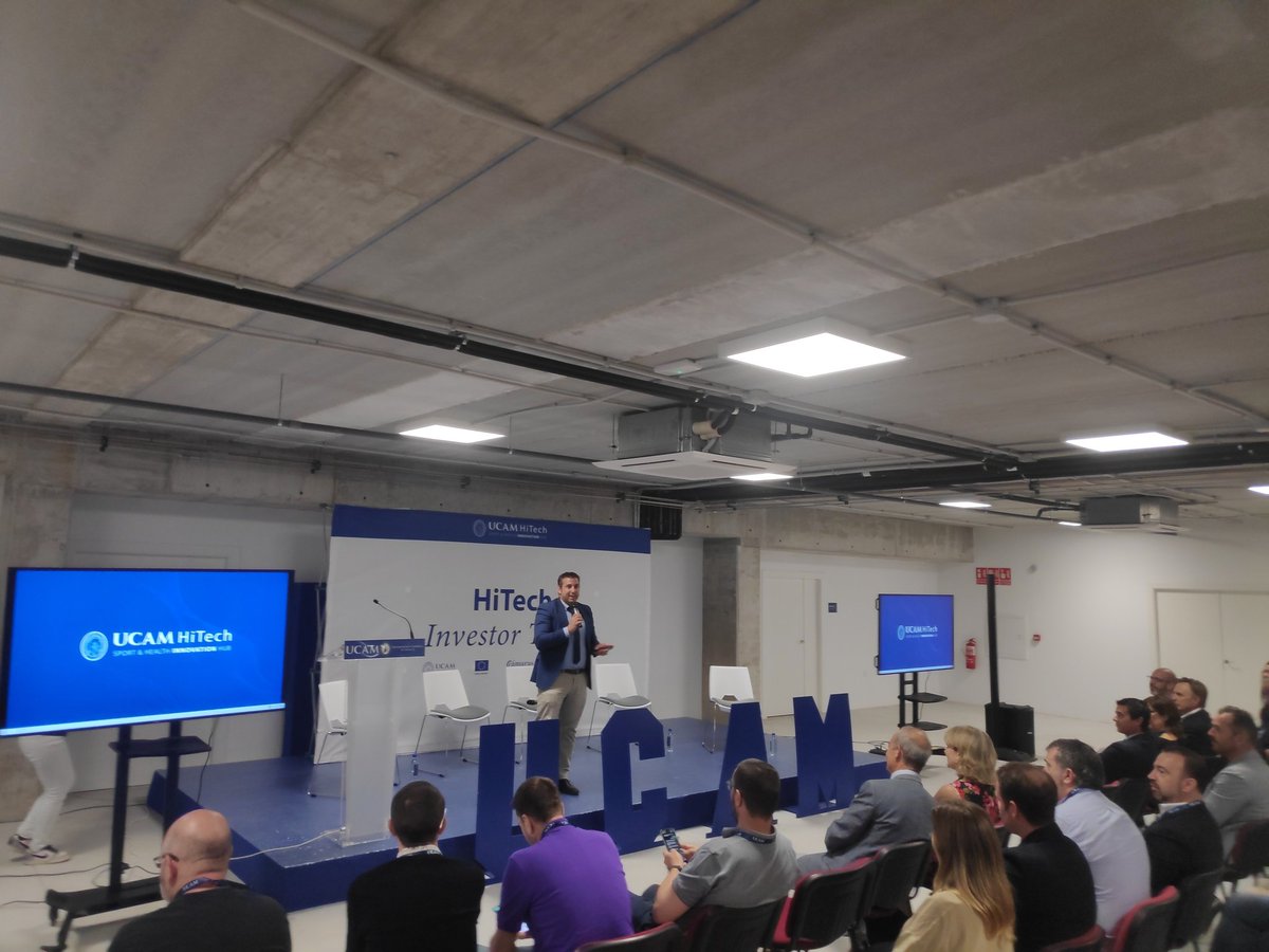 UCAMcomercial's tweet photo. Cierre de jornada de la mano de @jlmendoza83 .
#HiTechInvestorsTalk 
@UCAM_ITM  @UCAM 
Gracias a todos! https://t.co/OlHDXE7irN