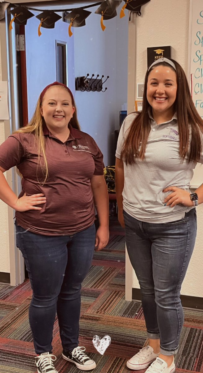 When great minds think alike! Same style from head to toe 😂👯‍♀️ #HappyLastDayofSchool @KAkins_EHS