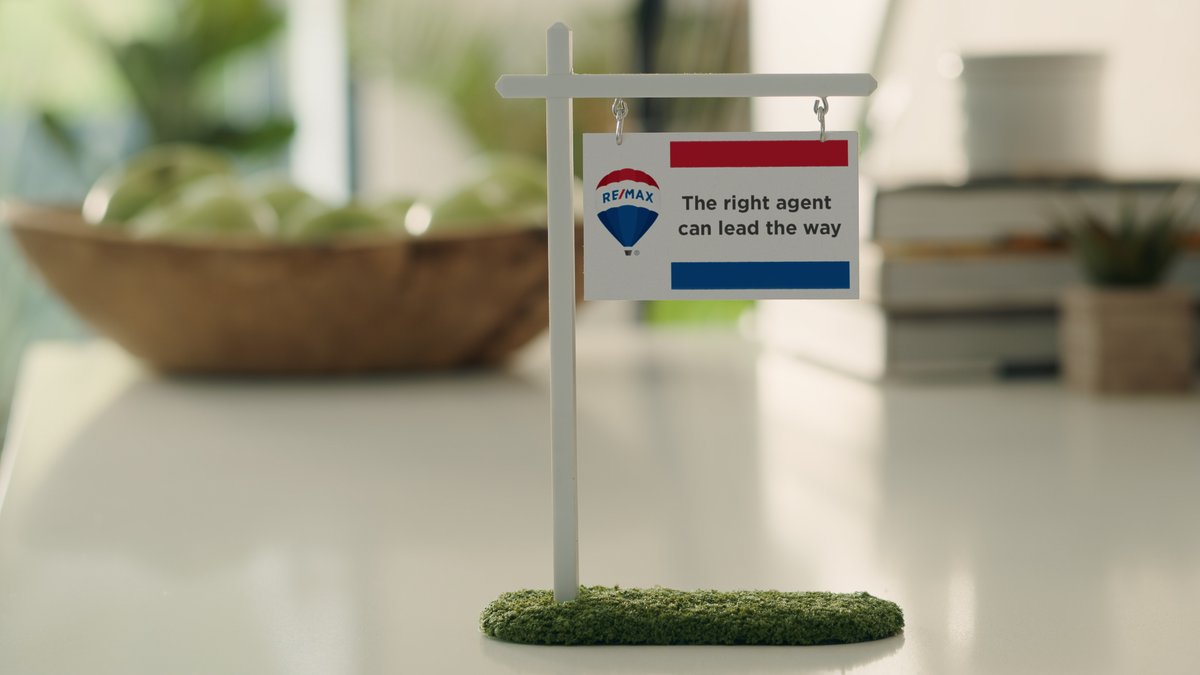 remax's tweet image. The sign says it all. 👊