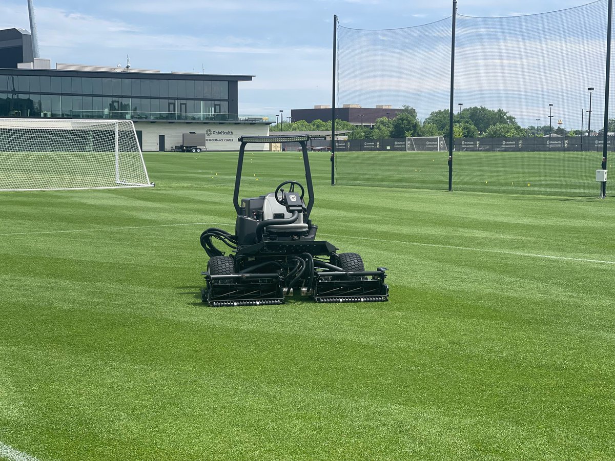 CrewGroundsCrew's tweet photo. Hey @chadmark614 and your crew, good luck over the next four days at #TheMemorialTournament. #StealthMode is always the best way to be seen in a @ToroGrounds mower. #FastandFirm #SFMA #SportsTurf #Crew96 #GroundsCrew96 https://t.co/lqTfN6W5uL
