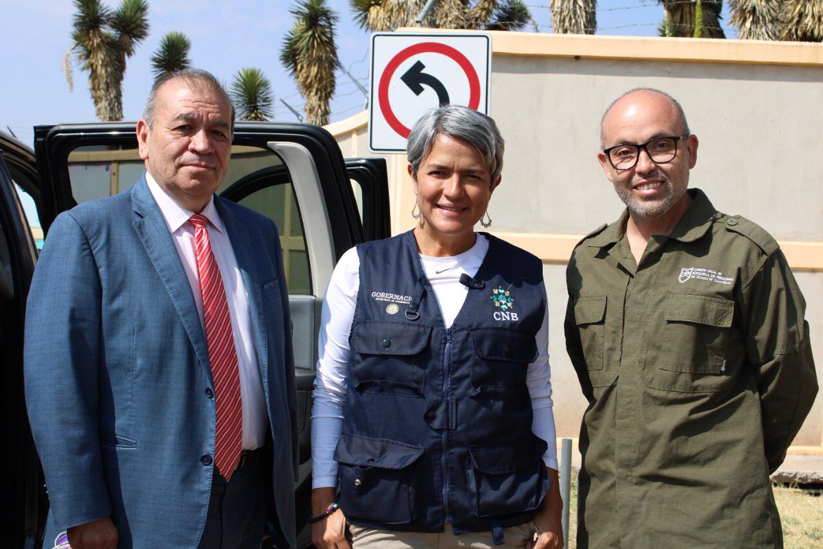 h_elcambio's tweet photo. 🛩️ | El subsecretario Manuel Ibarra Santos, dio la bienvenida a #Zacatecas, a la titular de la  Comisión Nacional de Personas Desaparecidas, Karla Quintana Osúna, quien mostró su apertura y disponibilidad para apoyar al estado.
#EnZacatecasPodemos
#PrevenciónDelDelito https://t.co/Gdt0sMaTaP