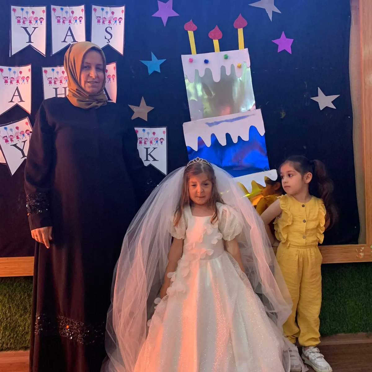 halilakkanatcpl's tweet photo. "Hayalim gelinlik giymek" dedi, Moda Tasarımı alanı öğrencilerimiz gerçekleştirdi
Meslek Liseleri Ailelerle Buluşuyor projesi kapsamında bu güzel öğrencimizin hayalini gerçekleştirdik
Emeği geçenlere çok teşekkür ederiz
@tcmeb
@istanbulilmem
@istanbul_MTE
@aykut_akca
@esenyurtmem https://t.co/1yDoTAtzCk