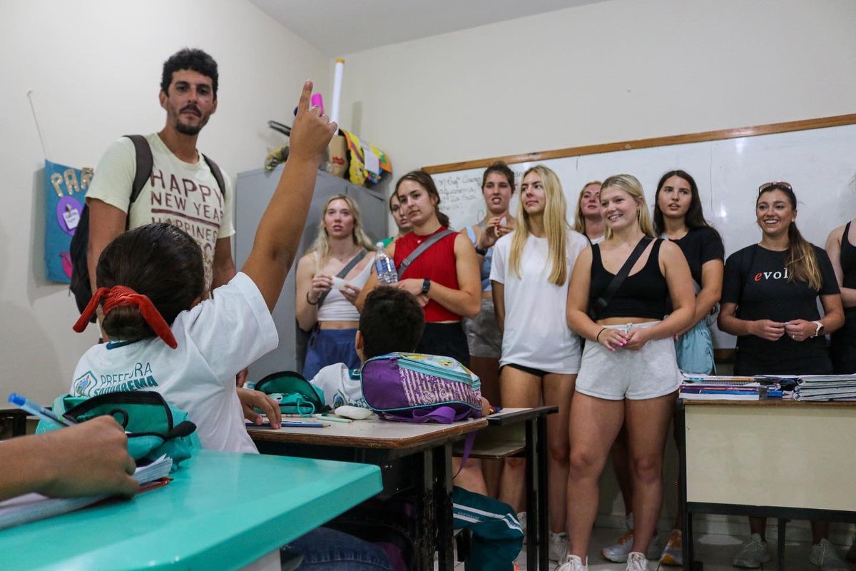 RegisVolleyball's tweet photo. We had the amazing opportunity to meet the students of Escola Municipal Professora Osiris Palmier de Veiga! https://t.co/QTCZuSDp6S