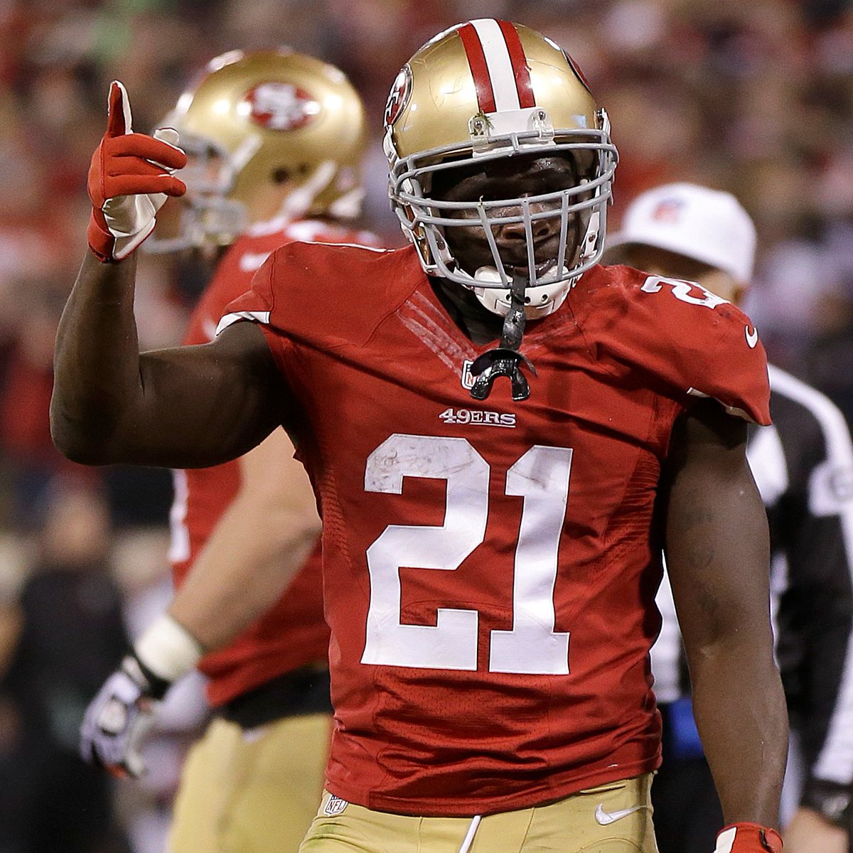 NFL's tweet photo. Frank Gore is signing a one-day contract to retire with the @49ers.

One of the greatest careers of all time.

💪 Most games played by a RB in NFL history (241)
💪 3rd most carries (3,735) &amp; rush yards (16,000)
💪 Only Emmitt Smith and Walter Payton had more rush attempts &amp; yards https://t.co/9ALKh6RzWp