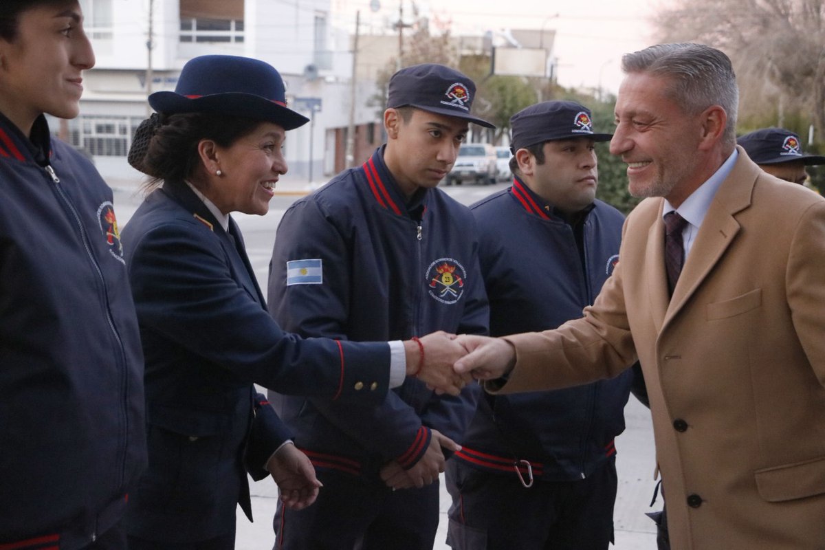 arcionimariano's tweet photo. ▶️ En el Día Nacional del Bombero Voluntario, mi reconocimiento y agradecimiento por su gran labor y valentía en el cuidado de la gente y al servicio de toda la comunidad. 

#AdelanteChubut https://t.co/j7uUqyMnpS