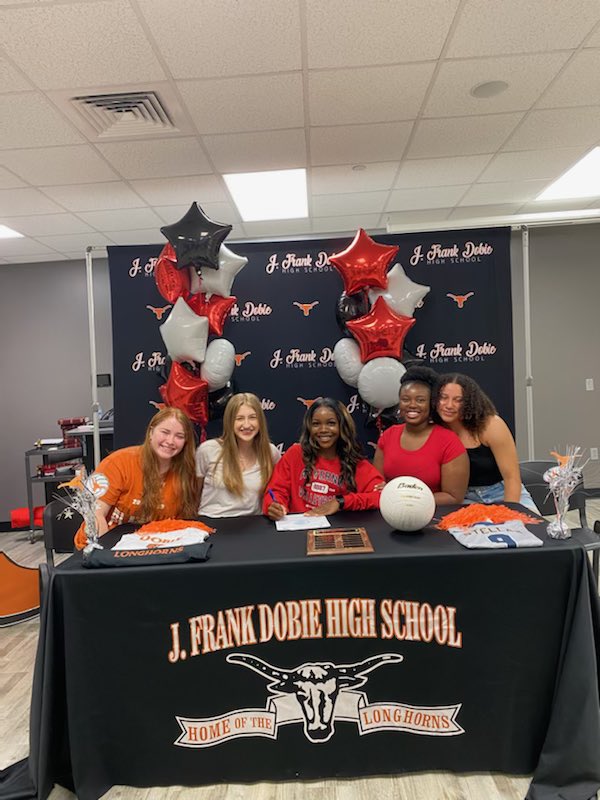 So proud of this girl right here! Thank you for your commitment to the program 🤘🏼🧡🤍Congratulations Natalie, a full ride to play volleyball and go to school at Alverno College in Wisconsin! <a href="/NatalieOnozie/">Nat✨</a> <a href="/houstonstellar/">Houston Stellar VB</a>