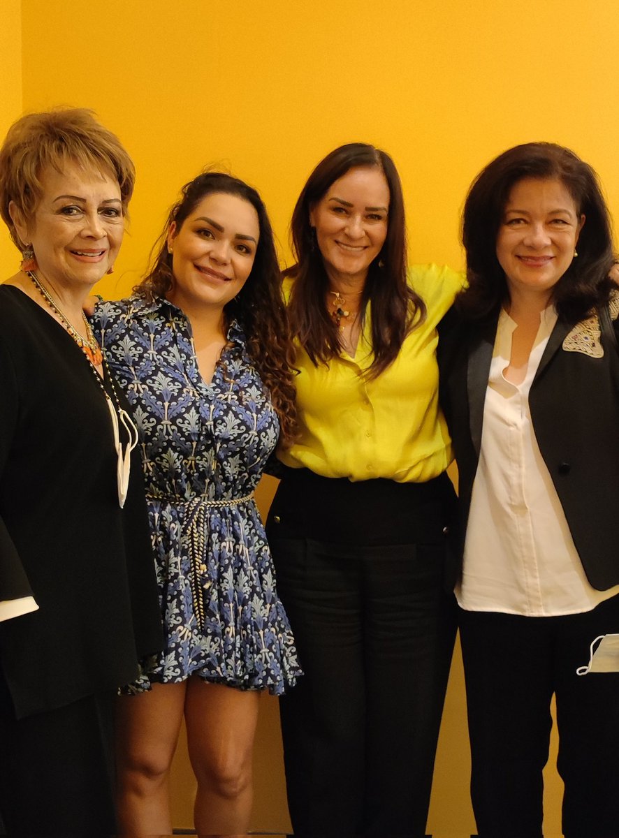 misabelish's tweet photo. Una muy productiva mañana en reunión con mi querida Secretaria de las Mujeres, @Martha_Hilda. 

#JuntassomosmásFuertes 

#LaCuruldelasMujeres 💜 https://t.co/rMG98IggYE