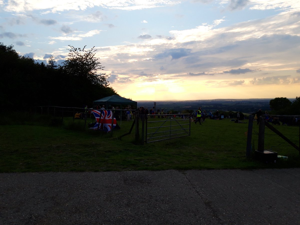 sue_bisson's tweet photo. Lovely to see so many folk gathering for our beacon lighting #JubileeWeekend https://t.co/woiWpIzfJl