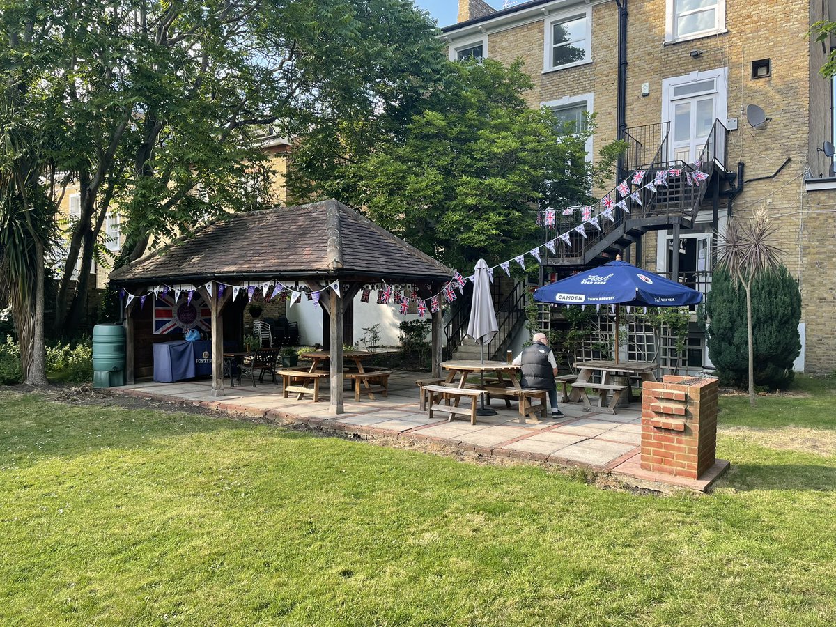 PutneyRoyal's tweet photo. All the decorations are up for tomorrow and Saturday https://t.co/3Gatmg3YK6