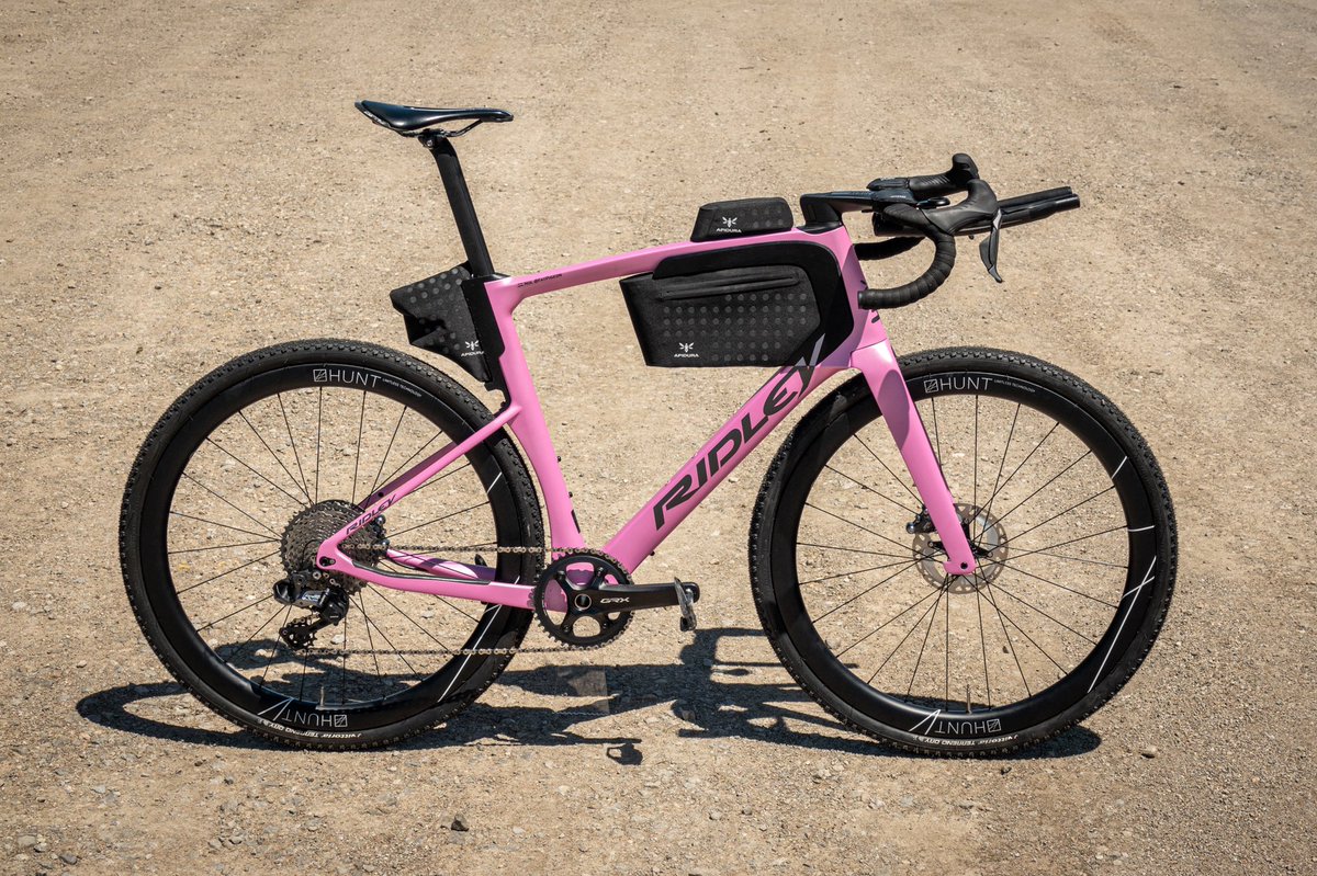 Introducing the world’s fastest gravel bike, the Ridley Kanzo Fast with Apidura’s Aero Pack System: the first ever bikepacking bags aerodynamically optimised to make a bike faster.