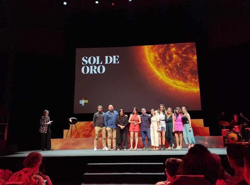 Edelman_Spain's tweet photo. 🗣¡GANAMOS! 💙
Muchísimas gracias a @ElSolFestival por este #ElSol2022 que recibimos por nuestra campaña #REALVOICESOFPRIDE. En el mes del #OrgulloLGTBI es un honor recibir este premio gracias a un proyecto que tiene el objetivo de dar visibilidad al colectivo 🏳️🌈. #TrustMakers 🙌🏾 https://t.co/YHi60c7gQo