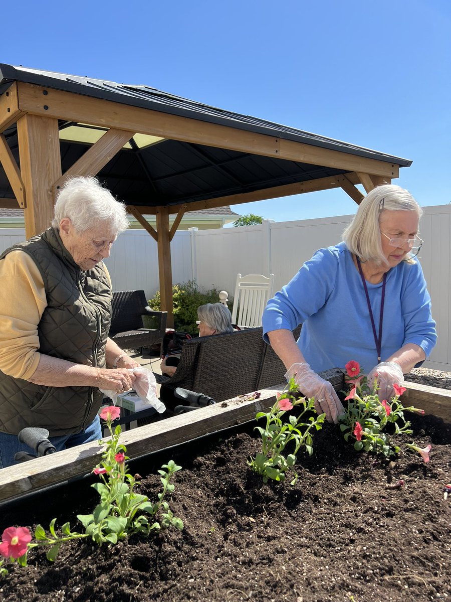 WoodstoneSL's tweet photo. What a perfect day to garden! ☀️🌷 Our residents loved spending time outside chatting, gardening, and of course laughing! 🌻

💭 Did you know…?

Gardening 🪴 

• May reduce the risk of dementia by 36%

• Relieves stress &amp; anxiety 

• Improves your immune system https://t.co/ezQ5VoEJ2W