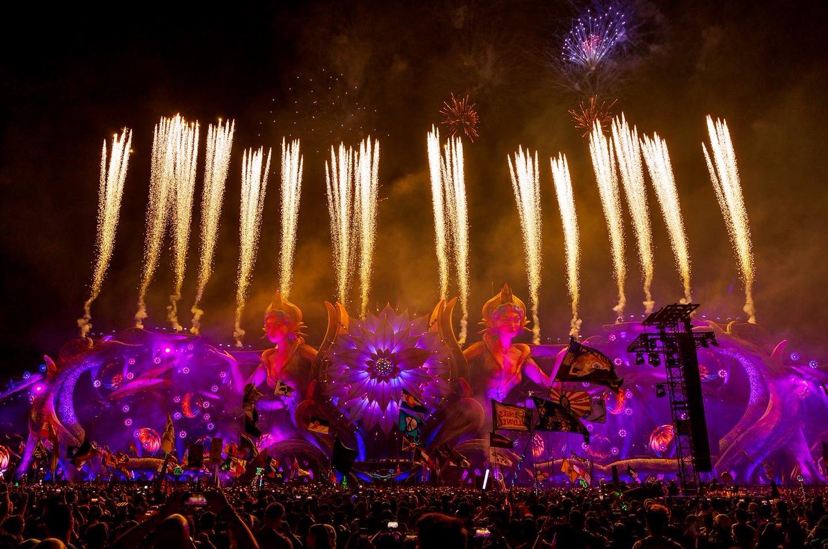 Deorro's tweet photo. ladies and gentlemen, my edc 2022 set

https://t.co/0lsaVmnmPW https://t.co/InE7oaK3bo
