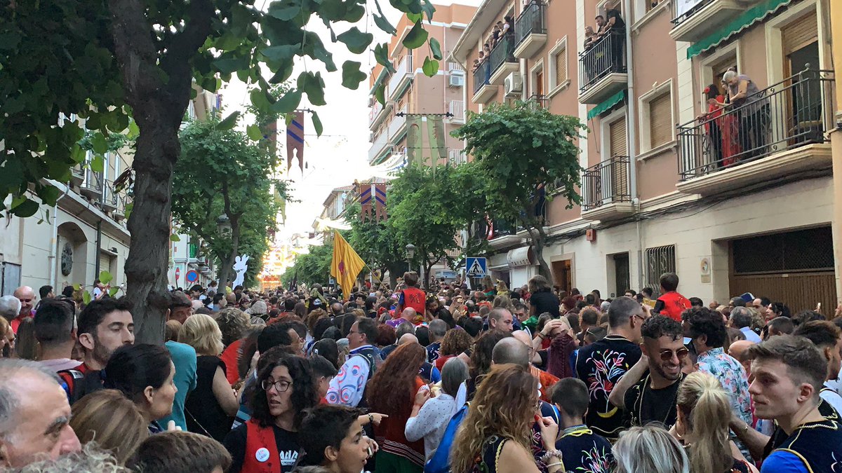 Creo y lo digo con el convencimiento de que no me equivoco, que éstas son las mejores fiestas del mundo entero...
#morosycristianoselda