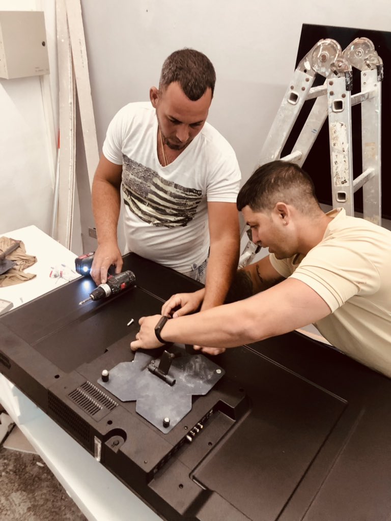 infoGEOcuba's tweet photo. #infoGEO ultima detalles para la puesta en marcha de la sala situacional del @citmacuba 🖥🖥🖥🖥🛠🧰🪛🔧
@PNUDCUBA @AMA_CUBA @igtcuba @CITMATELOficial @XETID2 https://t.co/HiCOuXWSyZ