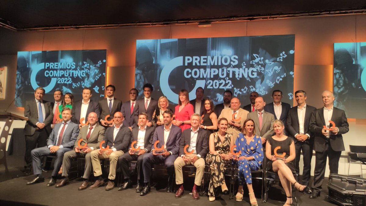 channelbps's tweet photo. Foto de familia de los #premioscomputing22. Jazz y tecnología en una noche de reconocimientos https://t.co/BqnV6bBErH