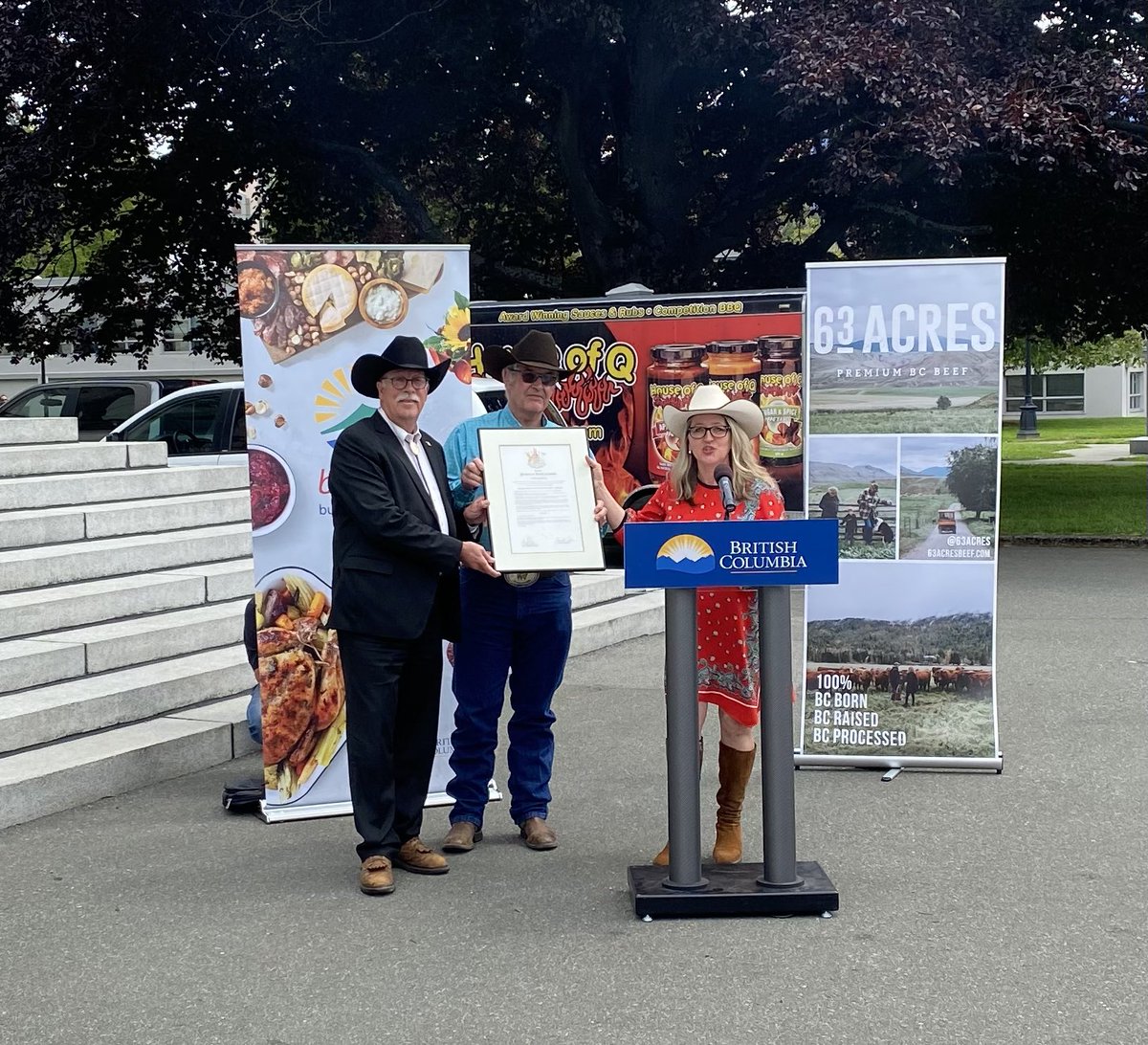 BobDEithKC's tweet photo. Today is #BCBeefDay @BCLegislature @EatDrinkBuyBC. Thanks Minister @lanapopham! https://t.co/k5ZeOHTYf6