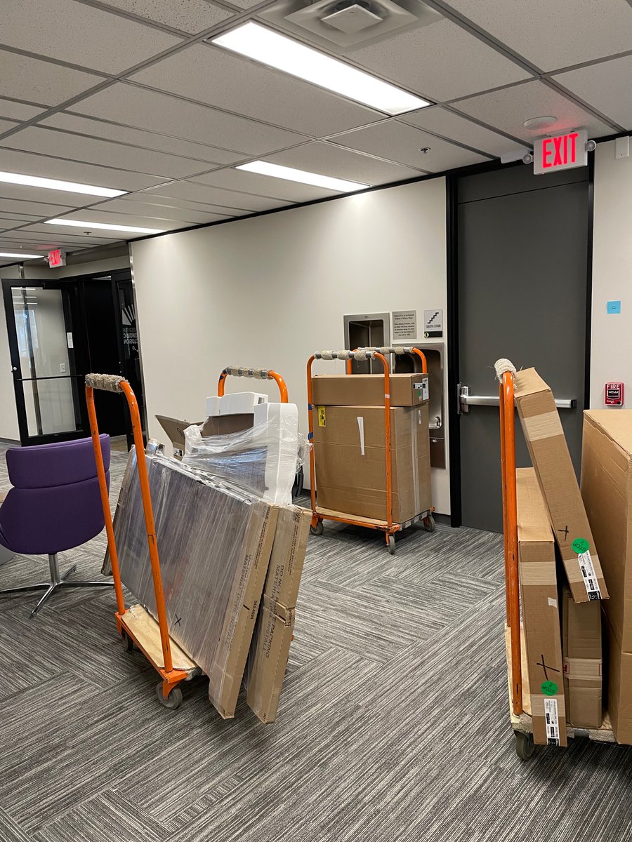 EconInclusion's tweet photo. It's a season of expansion of all kinds at the Center! Yesterday an acquisition, today making room for the ever growing #TeamCEI at @Osborn370...you never know what might happen tomorrow 🥳 #OntheMove #Expansion #BuildingforEquity https://t.co/T2dr2jZVg2