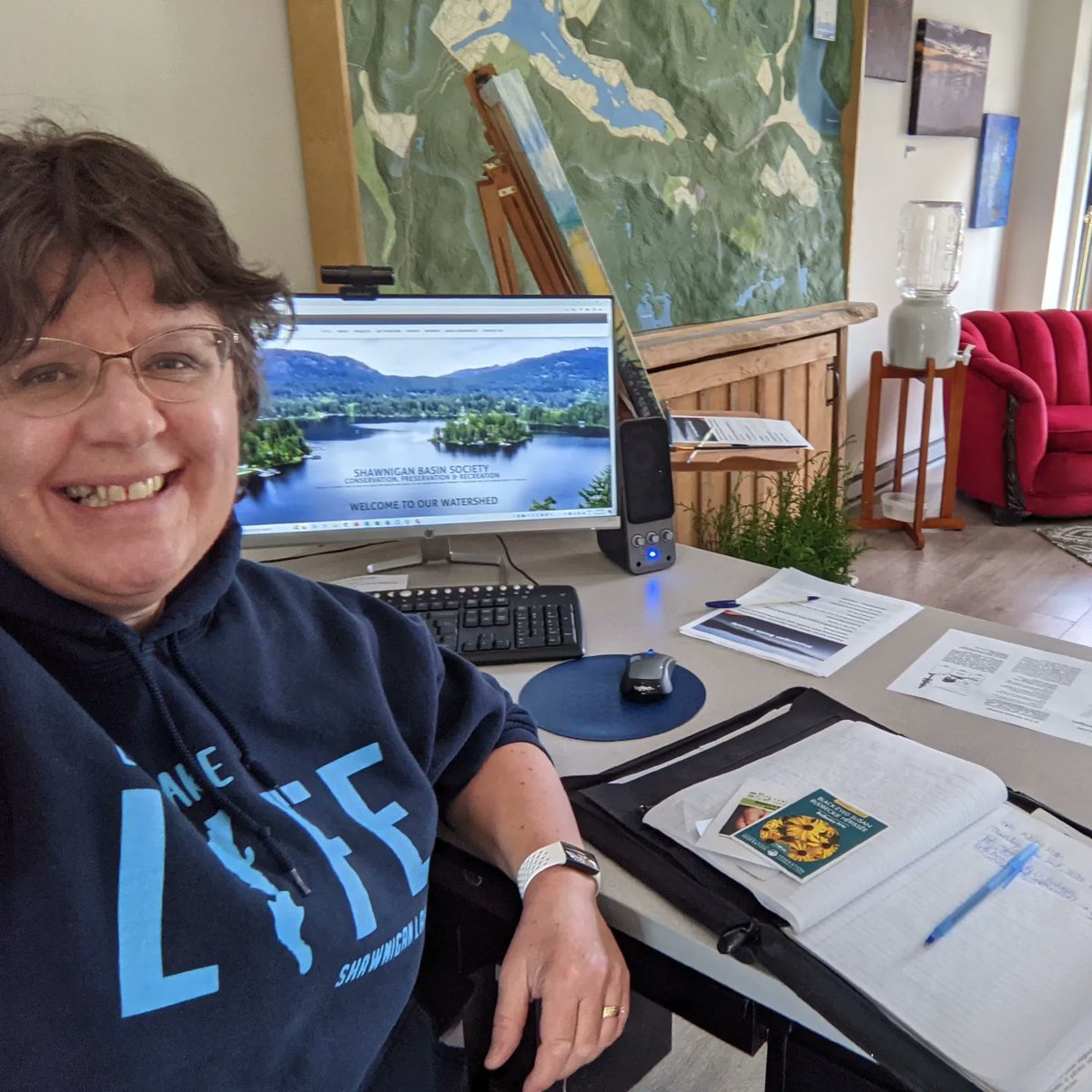 We're a welcoming "Gathering Space" in the heart of #Shawnigan for learning, listening, and collaborations ☕📝🌲

Candid conversation - and exploring our helpful South #Cowichan Watershed resources - is encouraged! 👏 Office hours Tues/Thurs/Sat 10-2

🥰 "...with cookies!" - Kim
