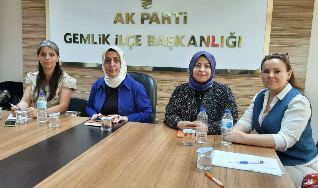 akkadingemlik's tweet photo. İlçe Kadın Kolları Başkanımız Sn.Aynur Beki Başkanlığında,Koordinatörlerimiz Ecehan Mertoğlu, Emine Elmas ve Şeyda Köşker'in katılımlarıyla Haftalık Olağan Yönetim Kurulu Toplantımızı gerçekleştirdik.
#AKPARTİ
#AKKADINGM
#AKKADINBURSA
#AKKADINGEMLİK
#İNANDIĞINYOLDAYÜRÜ https://t.co/QmfOvAS20n