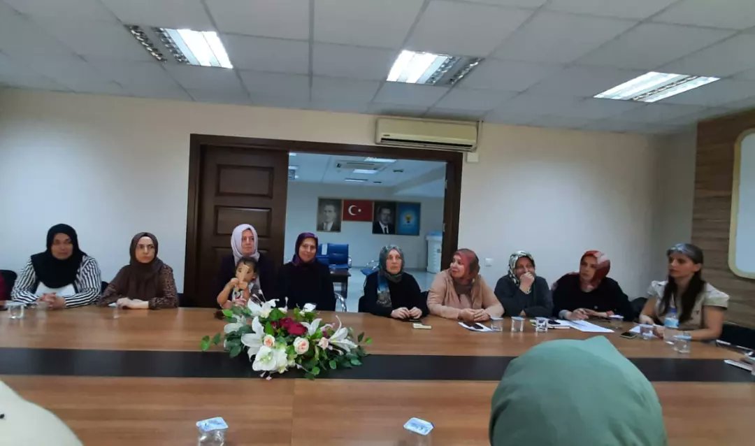 akkadingemlik's tweet photo. İlçe Kadın Kolları Başkanımız Sn.Aynur Beki Başkanlığında,Koordinatörlerimiz Ecehan Mertoğlu, Emine Elmas ve Şeyda Köşker'in katılımlarıyla Haftalık Olağan Yönetim Kurulu Toplantımızı gerçekleştirdik.
#AKPARTİ
#AKKADINGM
#AKKADINBURSA
#AKKADINGEMLİK
#İNANDIĞINYOLDAYÜRÜ https://t.co/QmfOvAS20n