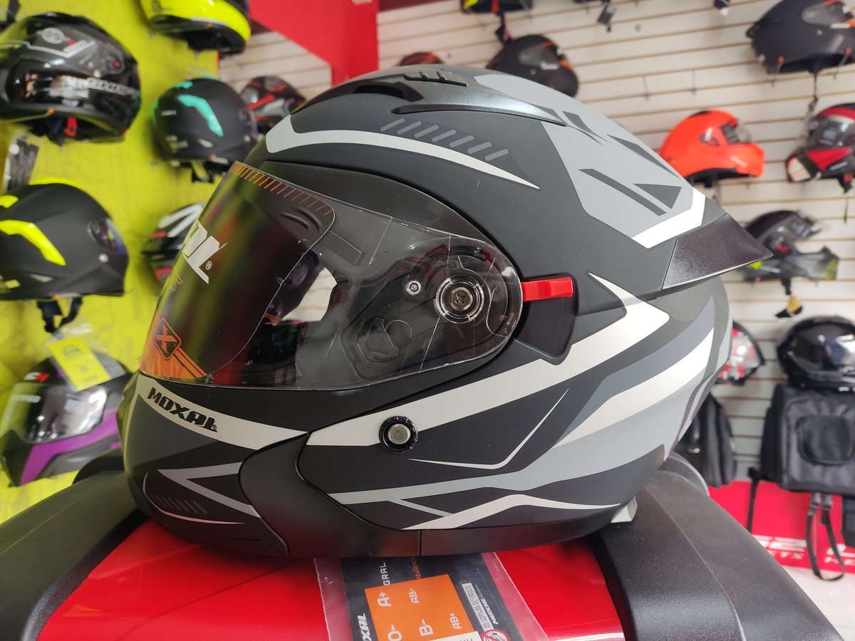ElClubEmpieza's tweet image. Encuentra modelos de cascos #Moxal aquí... Estamos en #Quito en la Cuero y Caicedo Oe1-76 y Av 10 de Agosto. #CascosMoto #Ecuador #Biker #TiendaBliss 🏍️🚩🏍️
