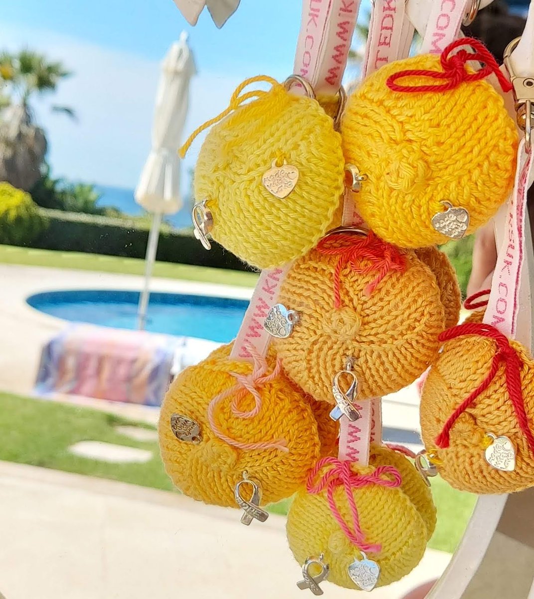Our Summer Sun keyrings are all different shades of yellow. For only £6 you'll receive a pair of Mini Knocker Keyrings - either the same yellow or a mix, but we guarantee they’ll shine as bright as the sun! knittedknockersuk.com/shop
💙GG #KKUK #FilledWithHope #MadeWithLove