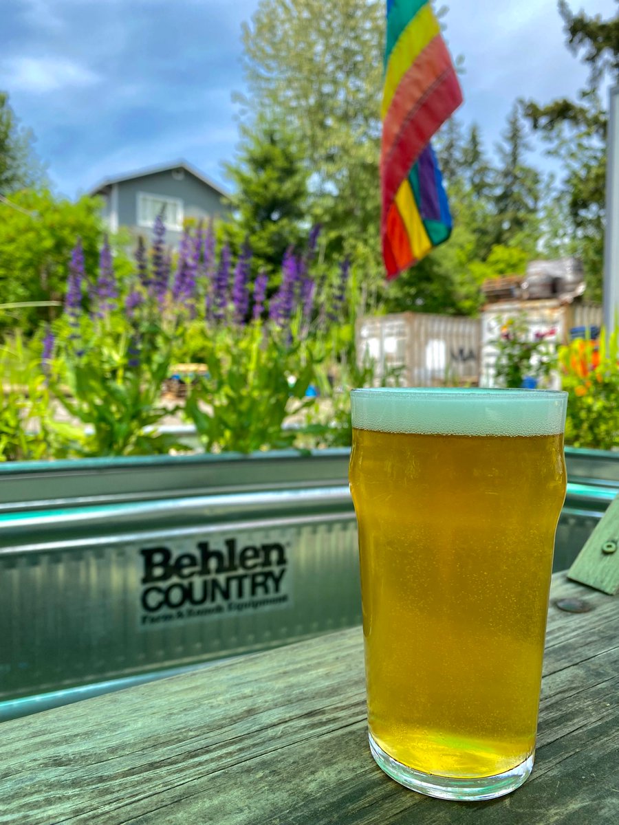 Hellbent_SEA's tweet photo. It’s the perfect day to sit outside and enjoy our patio! 🍻 ☀️

#hellbentbrewing #lakecitydrinkingteam #seattlespringtime #drinklocalbeer #drinkwabeer #hellbentsteven #pridemonth #seattlecraftbeer https://t.co/m712W4t85N