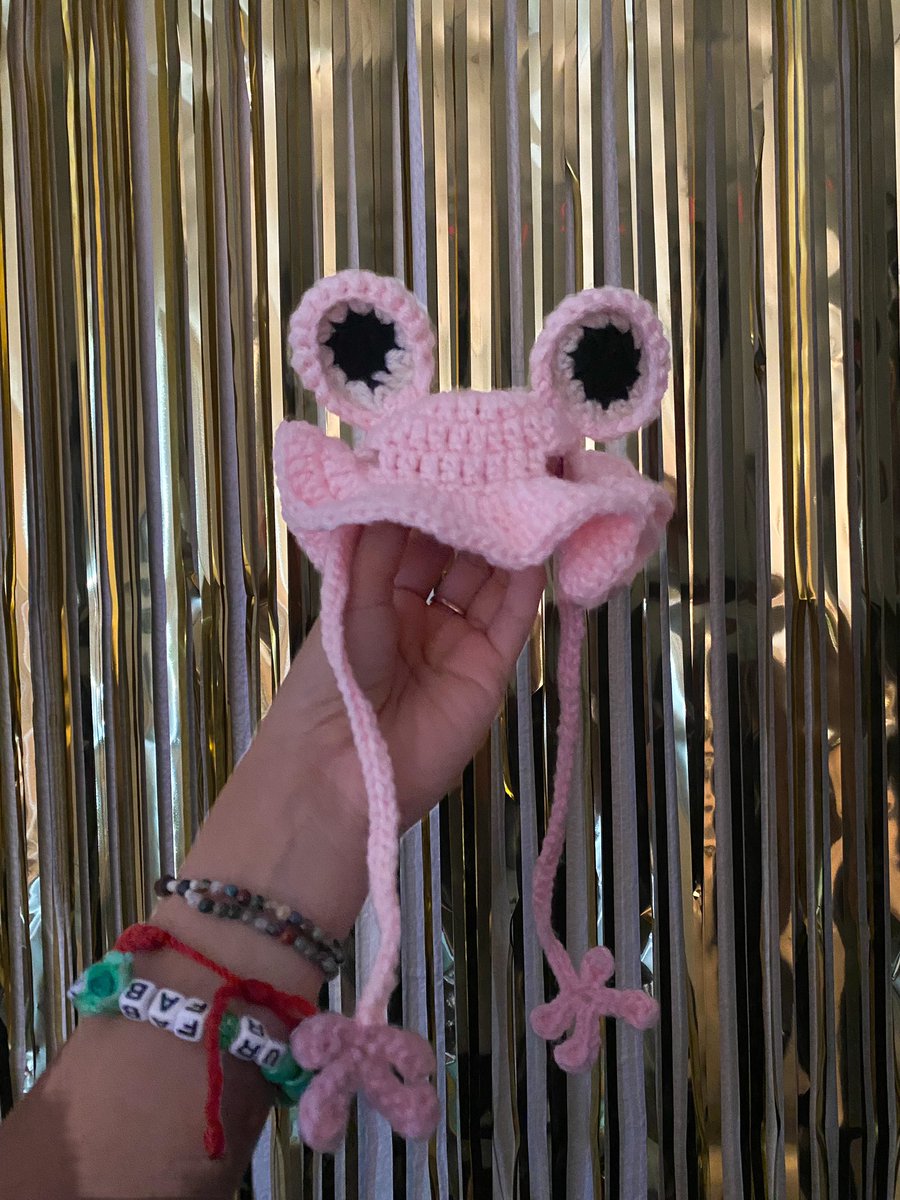 stitchedbyes's tweet image. Shipping out some orders for the first time in a while! Someone ordered s pink froggy hat for their cat