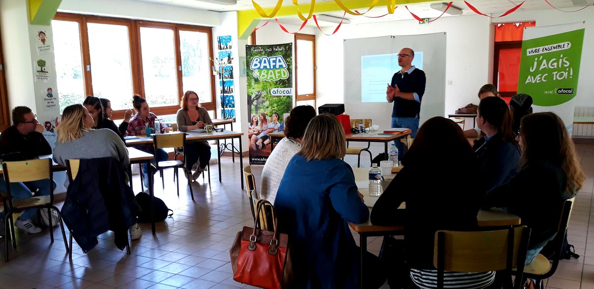 💬 Aujourd'hui <a href="/LH_LeHavre/">Le Havre</a>, avec les équipes d'animation de l'Asso St Tho et de Trait d'Union !
🤲 Journée "posture éducative", dans le cadre du plan de formation des acteurs éducatifs de Seine-Maritime.

#Education #Animation #Formation