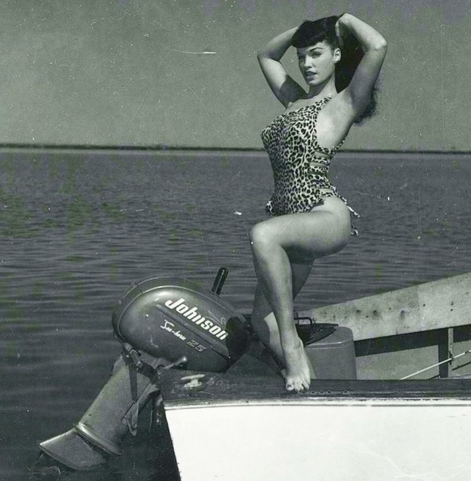 🌊  Baywatxh Bettie! 🛟

#pinup #bettiepage #fitness #1950s #junglebettie #pinupqueen #boating #vintageboat