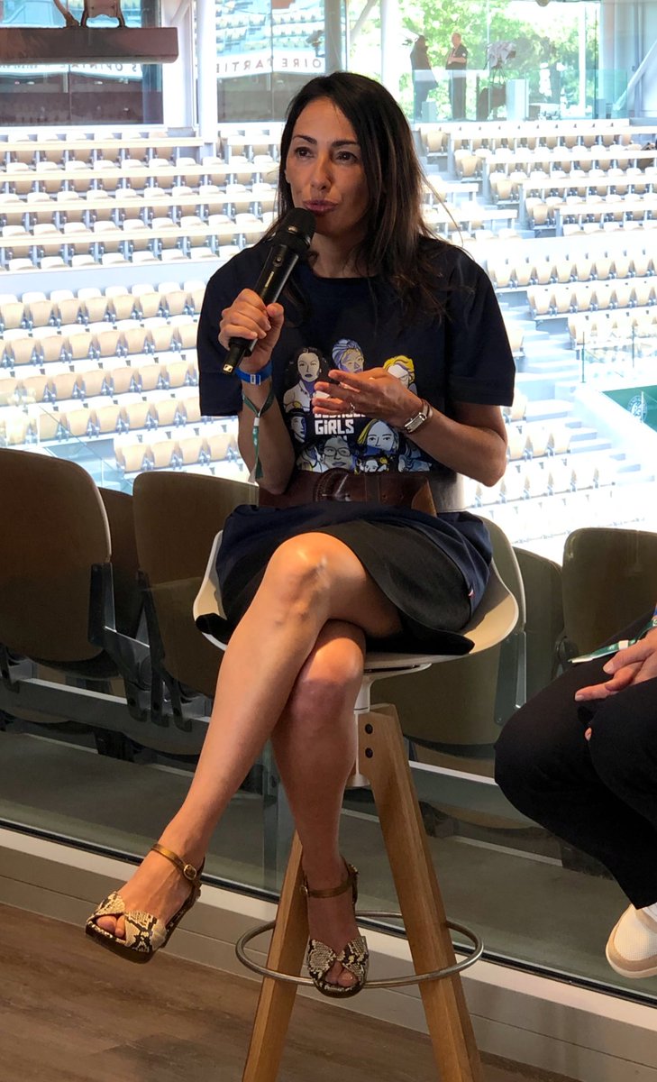 AlineCannesson's tweet photo. Les actions pour + de mixité dans la #tech:
👉des entreprises + accessibles, qui accueillent les filles en 1ers stages après les pgm de découverte #JumpInTech @BecomtechFr
👉développer le mentorat @BNPParibas
👉des promos 💯% féminines dans les formations #SasHackeuses @simplonco https://t.co/uzW5dCyowd
