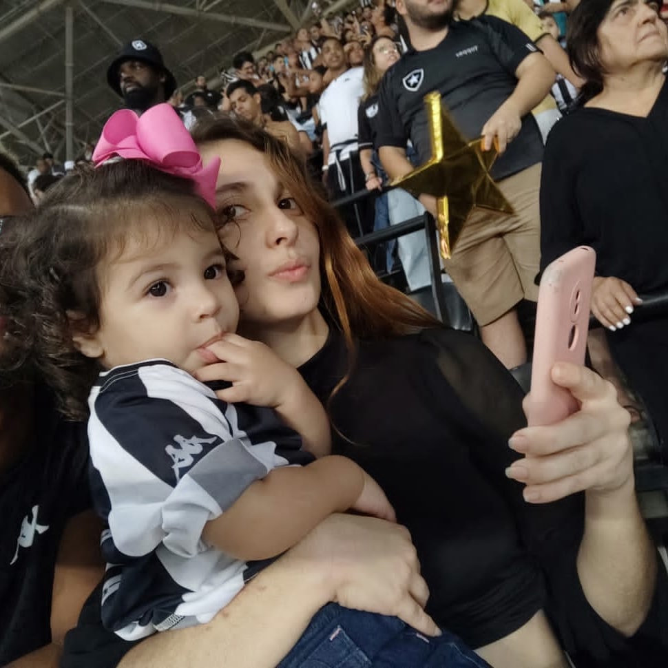 BfrPires's tweet photo. É muito gostoso assistir o jogo com quem a gente ama 😍#botafogo https://t.co/peBKWSdoQn