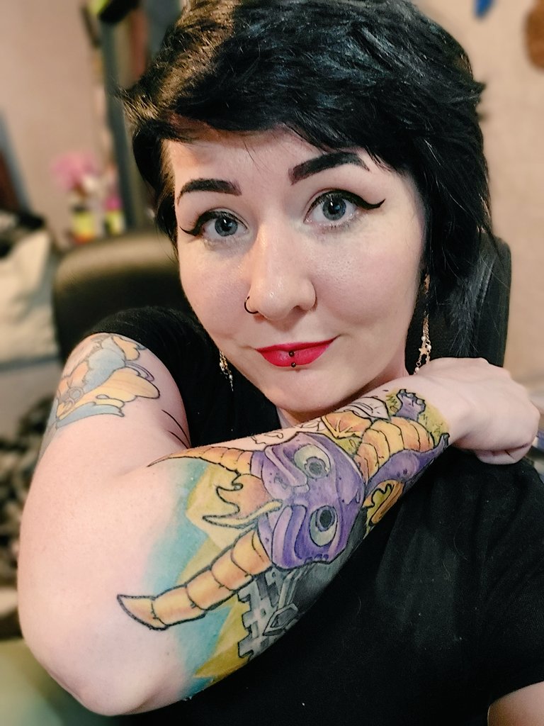 Can I show you guys my new haircut and tattoo?
   🥺
👉 👈