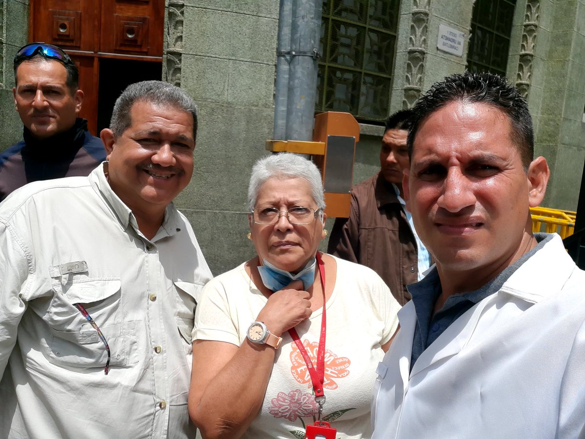 julioporlavida's tweet photo. Hoy participé en la comisión de alto nivel de salud con mis comprañeros @pzl17 #Fetrasalud y Zenaida Castillo #Sunepsas

Nos reunimos con representante de la ONAPRE, Vicepresidencia y MPPS.

Pendientes que si no hay respuesta vienen acciones radicales https://t.co/yaFgjZVzp1