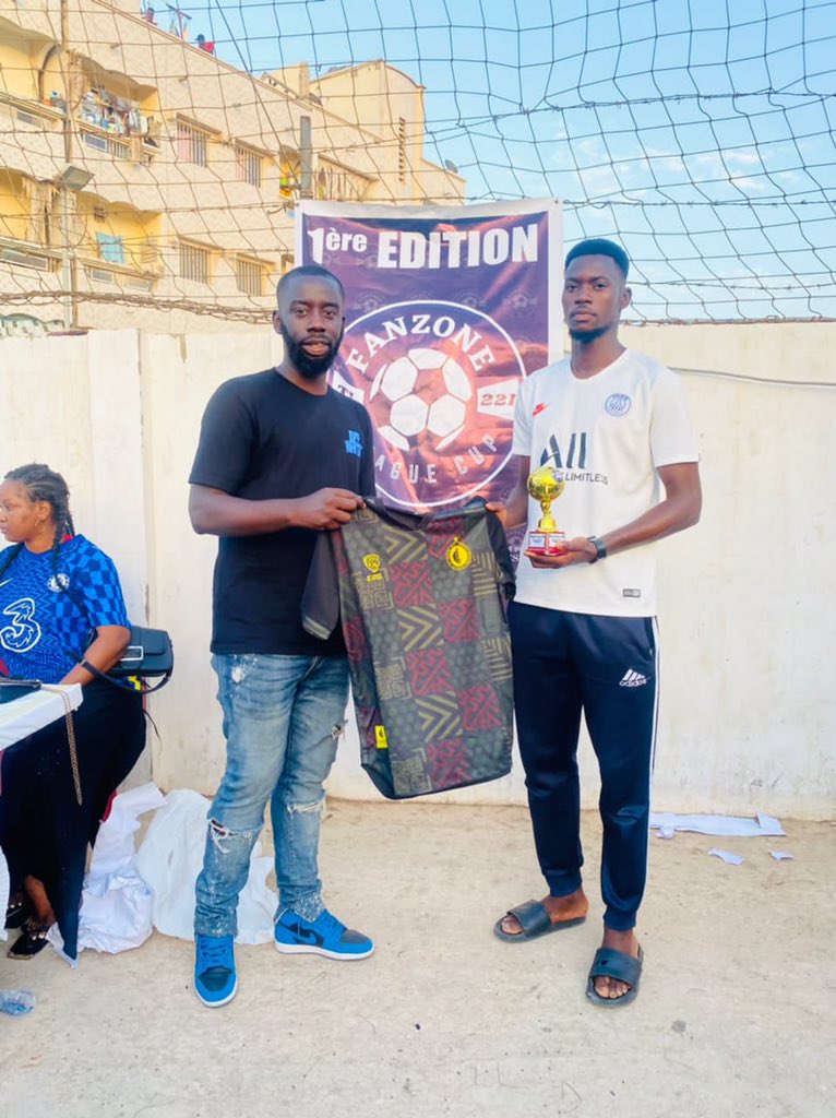 Restedumonde_Fc's tweet photo. Félicitations de la part de toute l'équipe à nos deux restants @morcelo12 et @MF11_____ qui terminent respectivement Meilleur joueur et meilleur buteur du tournoi @FanZonecup221. Très bonne continuation.

#RDM_FC 🔵⚫️⚪️💯
#NofumeNofemme ❌ https://t.co/Bo6P0tRYcY