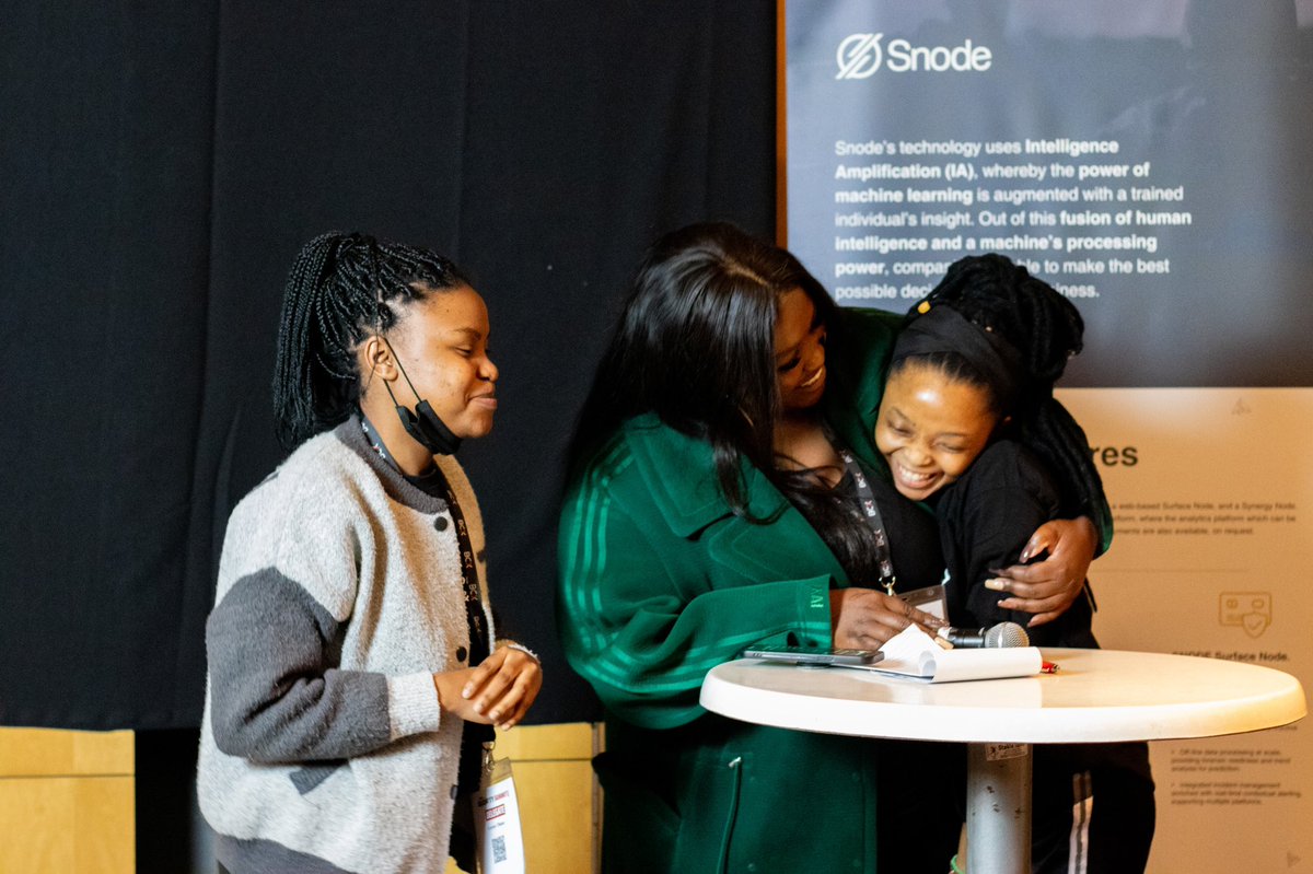 raeketsetsa's tweet photo. CODER WENA GIRL 👩🏽‍💻

#ss22Hack #WomenInTech @ITWeb https://t.co/1BRLSuXni7