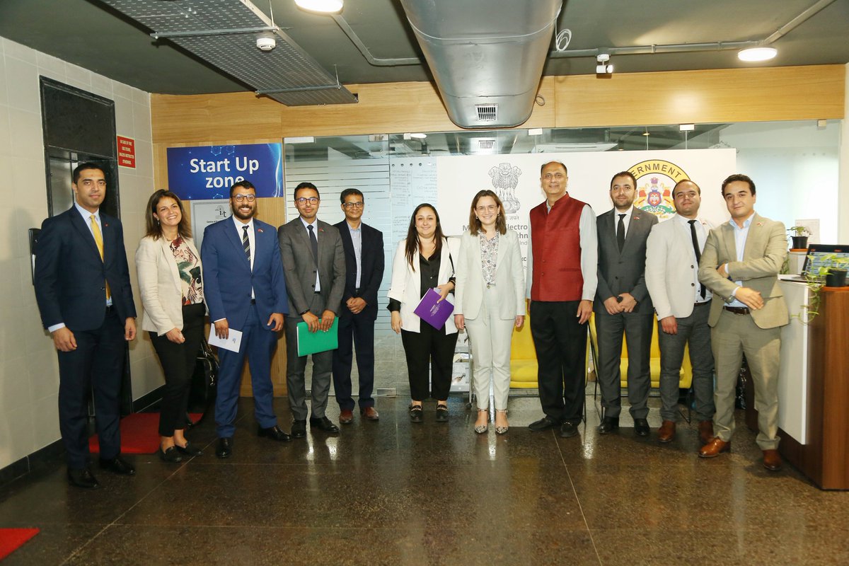 Ministere_TNRA's tweet photo. Mme @MezzourGhita a visité le «Center of Excellence for IoT &amp; IA in India» pour découvrir les réalisations des startups accompagnées par ce centre, et de discuter les opportunités d'échanges d'expériences entre les écosystèmes des startups au #Maroc et en #Inde. https://t.co/bagUhzE2aD