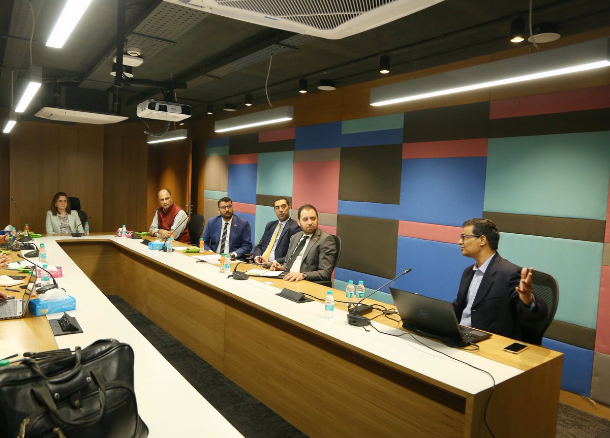 Ministere_TNRA's tweet photo. Mme @MezzourGhita a visité le «Center of Excellence for IoT &amp; IA in India» pour découvrir les réalisations des startups accompagnées par ce centre, et de discuter les opportunités d'échanges d'expériences entre les écosystèmes des startups au #Maroc et en #Inde. https://t.co/bagUhzE2aD