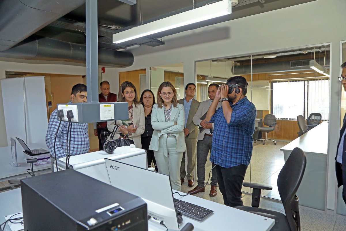 Ministere_TNRA's tweet photo. Mme @MezzourGhita a visité le «Center of Excellence for IoT &amp; IA in India» pour découvrir les réalisations des startups accompagnées par ce centre, et de discuter les opportunités d'échanges d'expériences entre les écosystèmes des startups au #Maroc et en #Inde. https://t.co/bagUhzE2aD