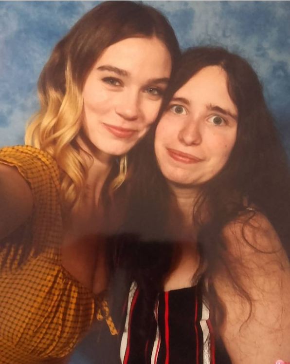 anasrapp's tweet photo. I can't wait to see you again the next week @TessaMossey !!

I love you so much ! 

#thosvirtualcon #ThosFamily #shadowfan #shadowfam #tessamossey #heidimckenzie #convention #Paris #thos3 #selfie @WeventsProd thank you for this beautiful moments. https://t.co/bIMWXMZzZS