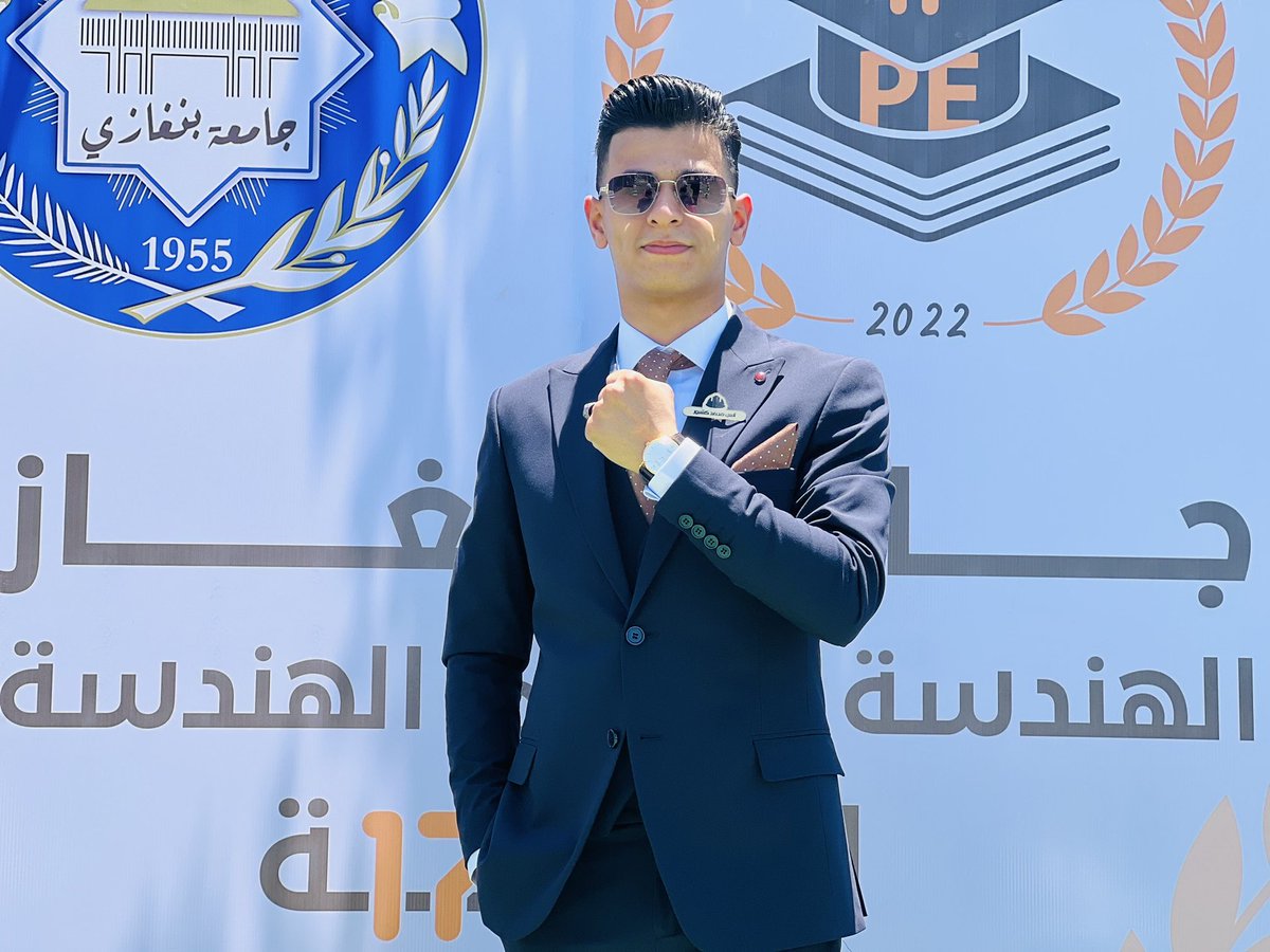 anaskashpour's tweet photo. ุทูุนุช ุจุทูุงุฑุฉ ูู
ุง ูุงุช ูุทุงุฑู ๐
#Finally_graduated
By : @kamalalorfale https://t.co/9inwEXUJ9m