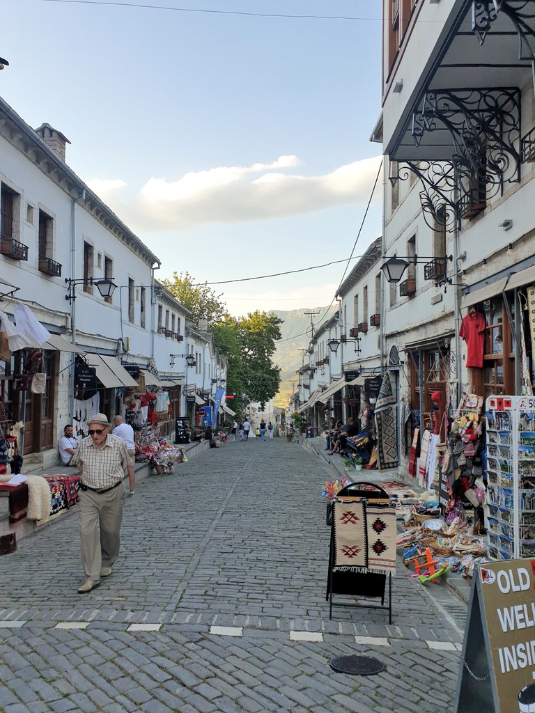 JoanaZh's tweet photo. #Gjirokastra, a must visit...
#CastleofGjirokastra
#OldBazaar
#VisitAlbania🇦🇱 https://t.co/mgTM29sgRb