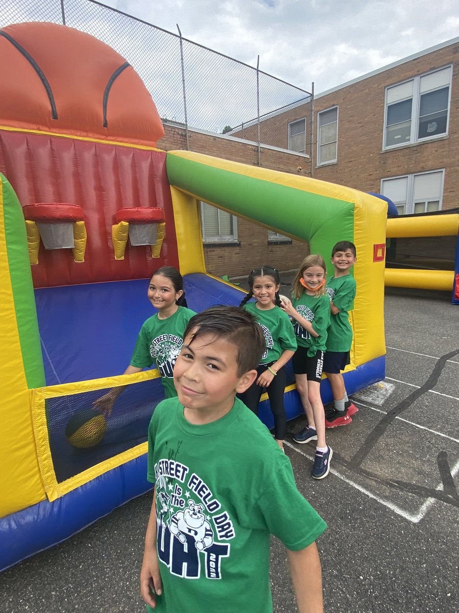 MissSager_'s tweet photo. 2nd grade LOVEDDD field day!! Big thank you to 6P @c_psaros for all their help!!! @polk_street @PtaPolk https://t.co/Dmra9ytxye