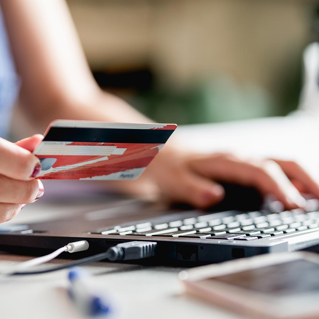 Need help ordering contacts online? Just follow the 3 easy steps in our Contact Lens Guide! bit.ly/3PZL6bp