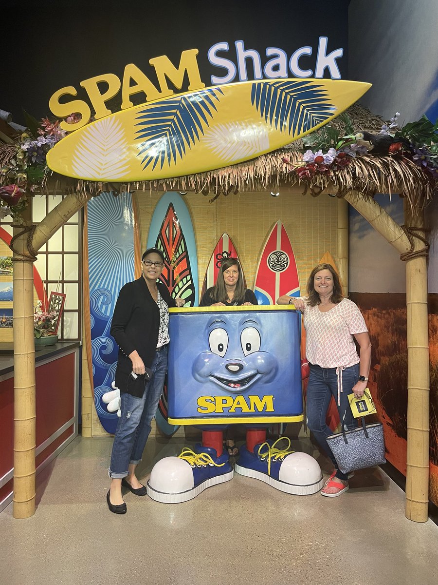 Angie_SchCoun's tweet photo. Taking a break from Mayo Clinic to enjoy some spamples at the Spam Museum 😃 #Spamselfies https://t.co/gGBwOZbJVg